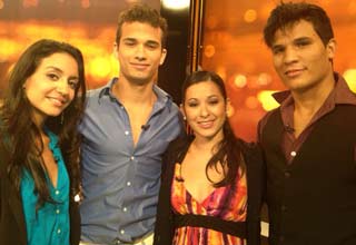 Van links naar rechts:  Ariadnni Martín, Randy Crespo, Annie Ruiz Díaz y Luis Víctor Santana están in Miami. 