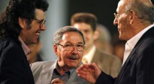 Abel Prieto (links) en Raul Castro