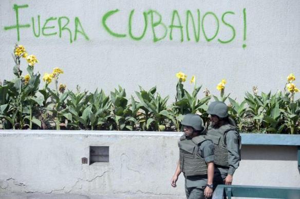 Weg met de Cubanen!  Beeld in de straten van Caracas 