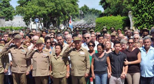 Dinsdag werd op het kerkhof Colón in Havana brigadegeneraal Raúl Castro Mercader in de militaire eregalerij van de begraafplaats, bijgezet. Namens het Politburo was de Minister van de Strijdkrachten en Held van de Republiek Cuba , legergeneraal Leopoldo Cintra Frías aanwezig. Er was een krans van president Raúl Castro. Castro Mercader trad in 1956 toe tot de Beweging van de 26se Juli. In 1996 werd hij brigadegeneraal.