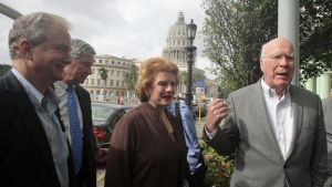 Van links naar rechts: Patrick Leahy, Debbie Stabenow, Chris Van Hollen en Sheldon Whitehouse in Havana
