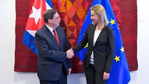De Cubaanse Minister van Buitenlandse Zaken Bruno Rodríguez met de hoogste vertegenwoordiger voor Buitenlandse Zaken van de EU, Federica Mogherini