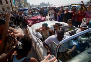Rihanna - met groene hoofddoek -, bezocht Cuba in mei van dit jaar