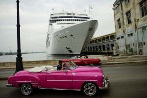 toerisme-cruiseschip-oldtimer-roze